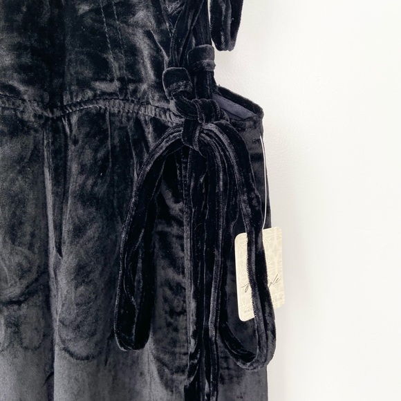 Free People 90’s Forever Velvet Overalls in Black Size XS - Picture 10 of 10
